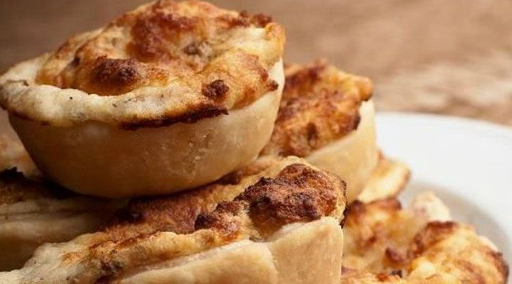 Mini Apple, Roquefort and Caramelized Onion Pies with Honey Recipe