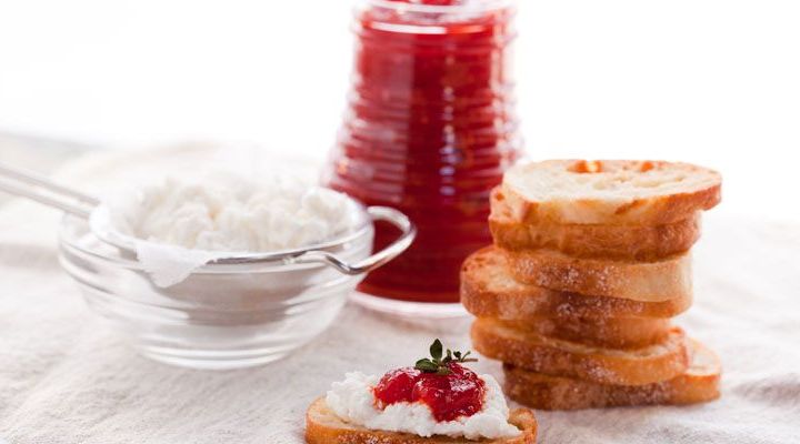 Crostini of Homemade Ricotta and Roasted Red Bell Pepper Jam Recipe