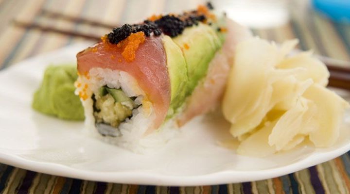 Hosomaki Tuna Sushi Rolls With Spicy Hot Sauce Recipe