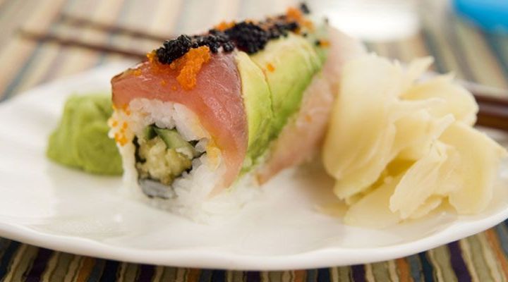 Hosomaki: Tuna Sushi Rolls with Spicy Hot Sauce Recipe